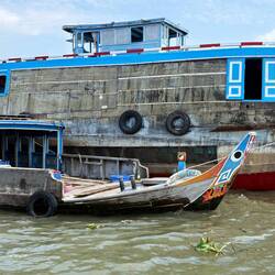 Fishing boat: see grated area at bottom for water flow for fish at bottom