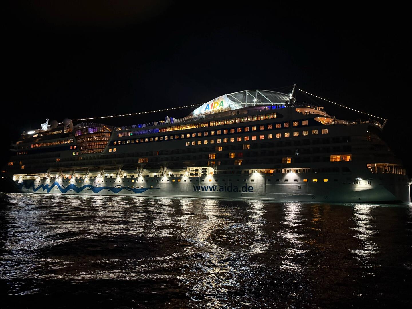 Kreuzfahrtschiffe in Point-a-Pitre beim Auslaufen 🚢