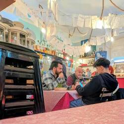 Piccola Osteria Bianchin - nette kleine Location mit vielen persönlichen Zetteln unter der Decke