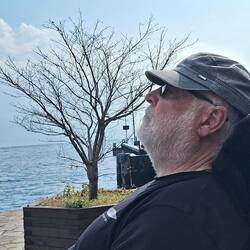 Entspanntes Nickerchen in der Sonne am Gardasee