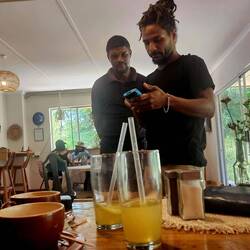 R 370 ca 16 Euro für ein super Frühstück für uns beide