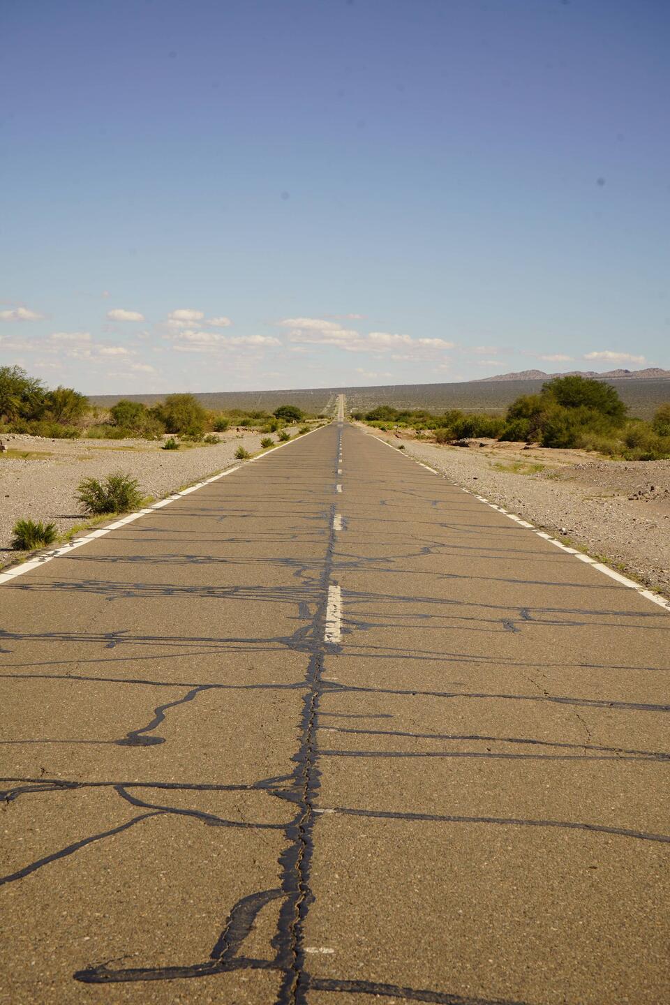 Endlos wirkende Routa 40 durch Argentinien.