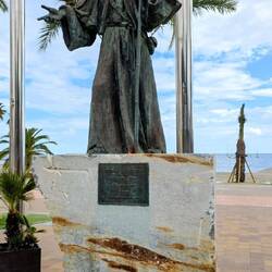 Apostel Jakobus (Santiago Apóstol) als Pilger darstellt.