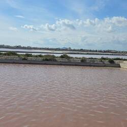 ...hier sieht das Wasser rötlich aus.