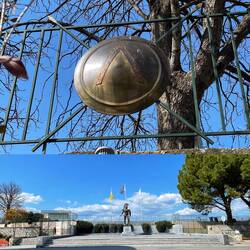 ..ein recht besonderer Zaun beim Sportstadion der Stadt ⚔️