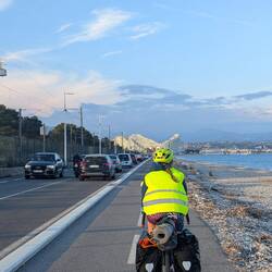 La loooongue piste cyclable vers Nice !