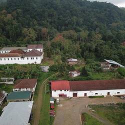 Links Spital - Rechts Schule