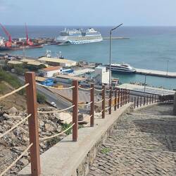 Neuer Weg am Hafen zum Plateau