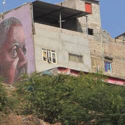 Straßenkunst an ärmlichen Häusern