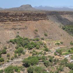 Ausgetrocknes Tal, da 5 km entfernt das Wasser gestaut wird