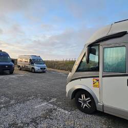 Unser Stellplatz direkt an den Dünen 👌
