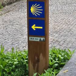 A Camino marker showing it is about 2 day's walk to Santiago.