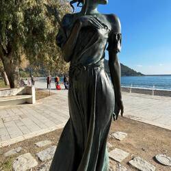 „La Spigolatrice di Sapri” (Die Ährensammlerin von Sapri)