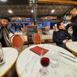 Diese 3 Harmlosen saßen plötzlich bei uns, waren dann gleich wieder weg - zuviel Ricard 😵‍💫