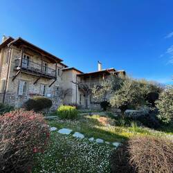 ..ein entzückendes kleines Nest dieses Pikoulianika 🇬🇷