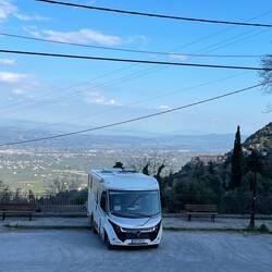 ..tagsüber waren noch Touristen in der Taverne,aber jetzt abends wird hier alles still ☺️
