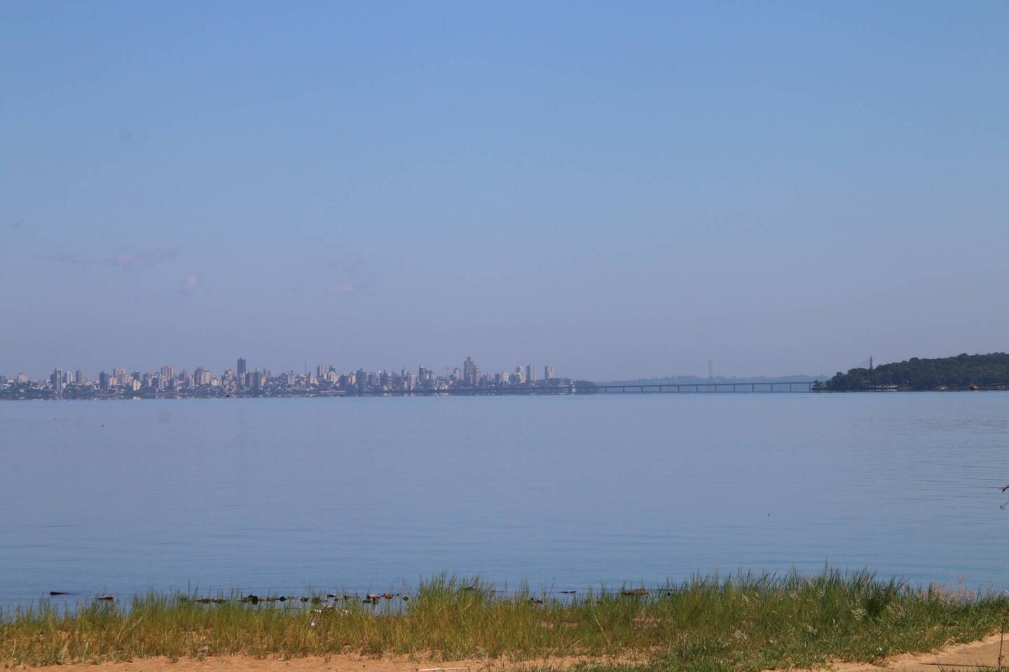 Die Brücke verbindet Argentinien und Paraguay
