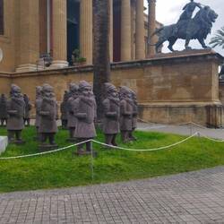 Opernhaus mit "Zwergendämmerung"