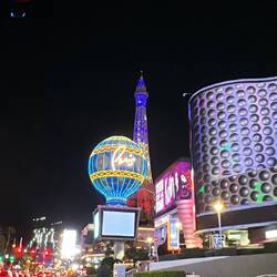 Rechts das Planet Hollywood...