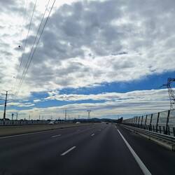 Sonne und Wolken im Wechsel