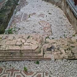 Ausgrabungsstätte direkt neben der Bar 😉