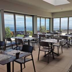 Noch eine Snack-Bar. Mit Restaurant.