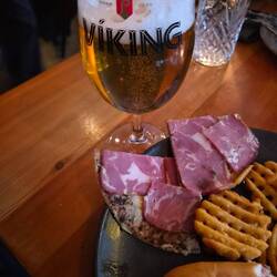 Flatkaka med Hangikjöti (geräuchertes Lamm mit isländischem Fladenbrot)