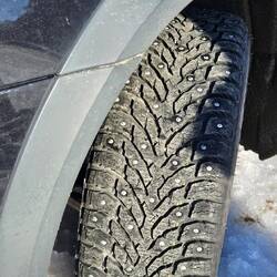 Diese Fakier- Reifen führen uns sicher durch die z.T. eisigen Strasen