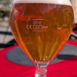 Hier wird das Glas noch "voll" serviert, bei uns leider mittlerweile eher die Ausnahme