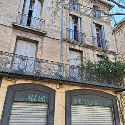 Rosenbewachsene Balkonbrüstung