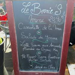 Unser Menü (die Vorspeise Salat mit Entenmägen) haben wir nicht probiert 🫣