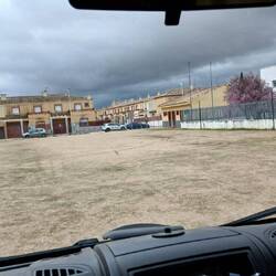 Wir alleine auf dem großen Platz