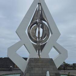 Escultura movil, modernes Denkmal