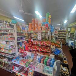 Superhärzigs Lädeli wo aues hett, gfüehrt vo 2ne Brüetsche womer d Produkt und d Region erklärt hei