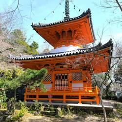 Pagoda donada y recolocada para victimas de la Bomba atomica