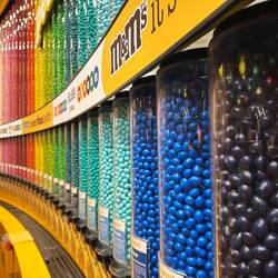 Hier findest du jede Farbe M&M's, die du möchtest