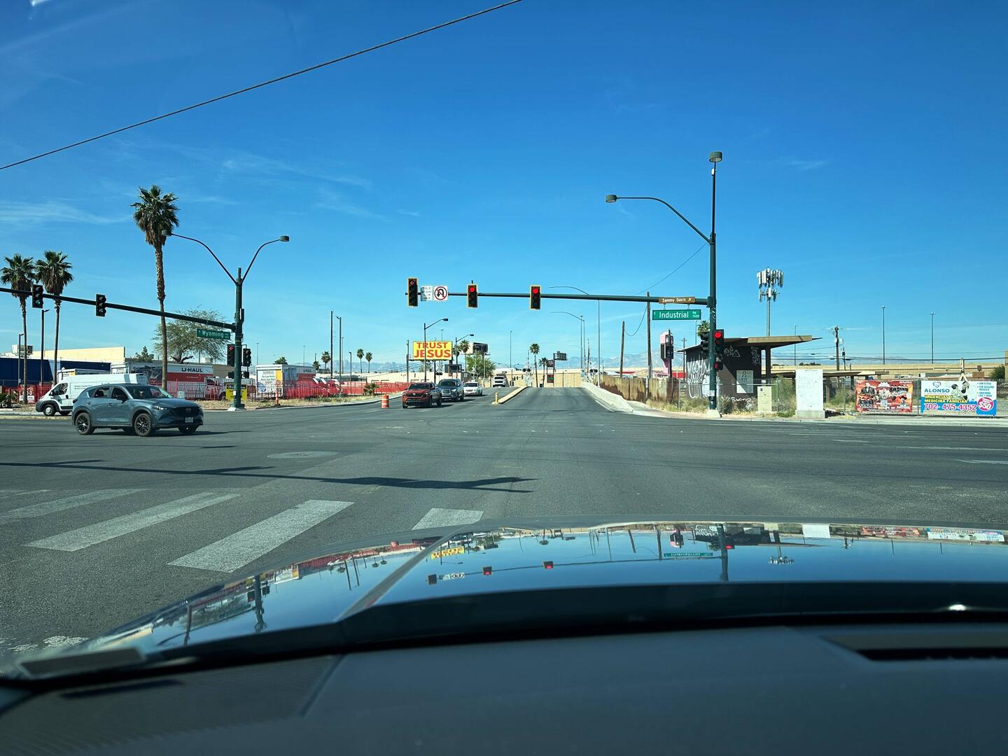 Das ist übrigens auch Las Vegas, einfach 2 Strassen neben dem Strip