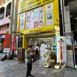 Tienda con juegos de mesa y otras frikadas