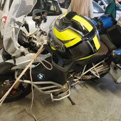 gut festgemacht, das Moped 😅