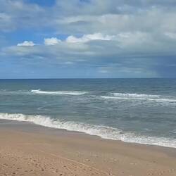 Die Seite des offenen Meers. Die Strände dürfen benutzt werden.
