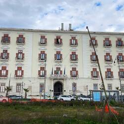 ein Prachtbau am Lungomare di Salerno : Palazzo Sant'Agostino. Hier residiert die Provinzverwaltung