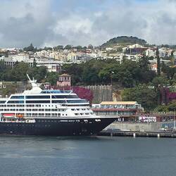 Azamara Journey vor dem Ronaldomuseum