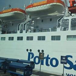 Die Fähre nach Porto Santo, der Urlaubsinsel für die Einheimischen wegen der Strände.