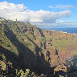 Blick ins Umfeld der Statue