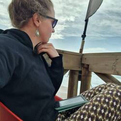 Lesen und Meer schauen