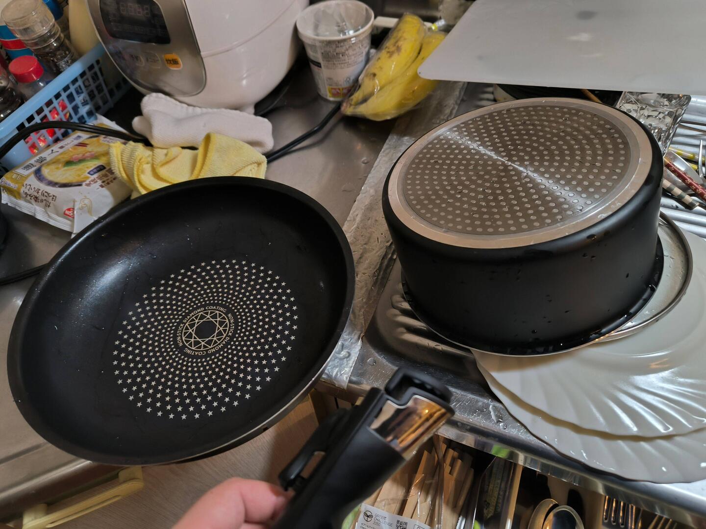 La sarten y la olla tienen un mango por separado