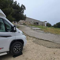 Unser Stellplatz für die kommende Nacht 🚐😊