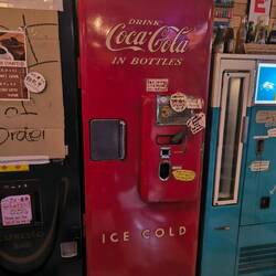 Maquinas retro de bebida que todavia funcionan