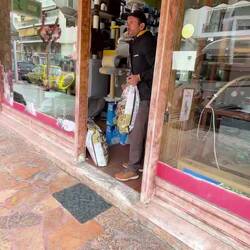 Futter für Lesley hatten wir in Kalamata bestellt 🐕‍🦺👍🏻