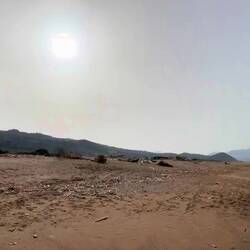 ..ganz unten geht's,aber oberhalb bis zu den Dünen liegt noch viel 😯